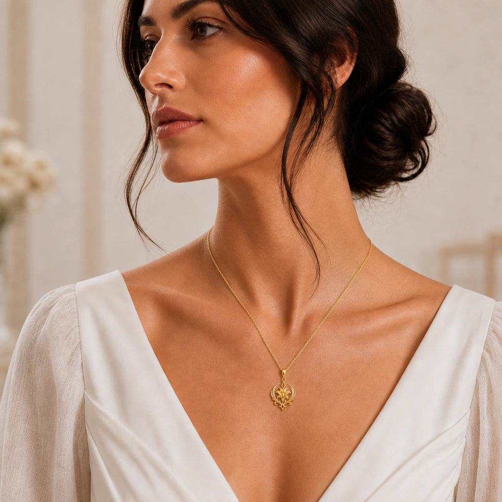 Lily crest pendant necklace in 925 sterling silver