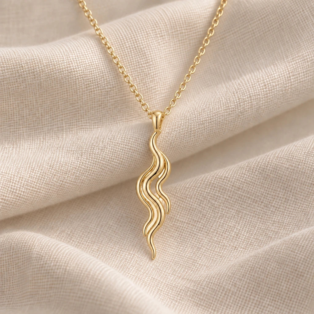Aurora Vein pendant necklace in an 18k gold plated finish