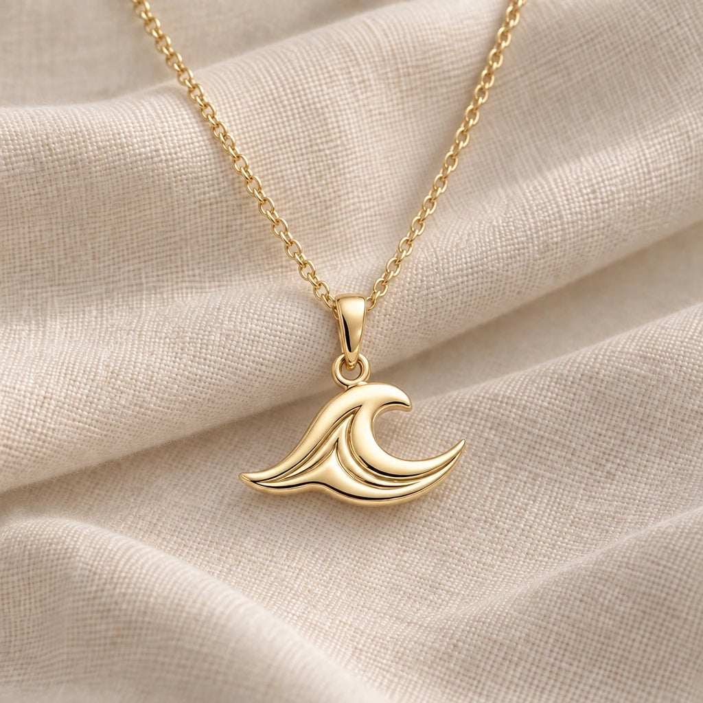 Sea Wave pendant necklace in an 18k gold plated finish